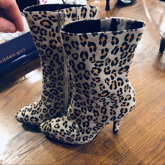 Collins Staurt - Picture 1 of 6